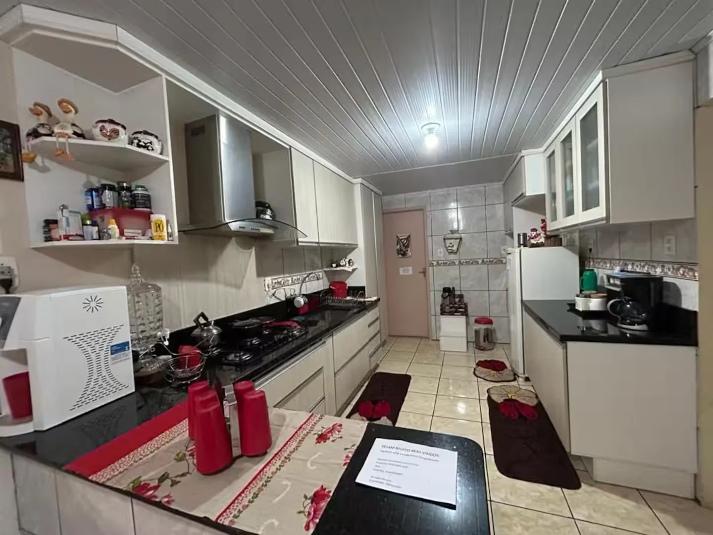 Cozinha super completa e espaçosa